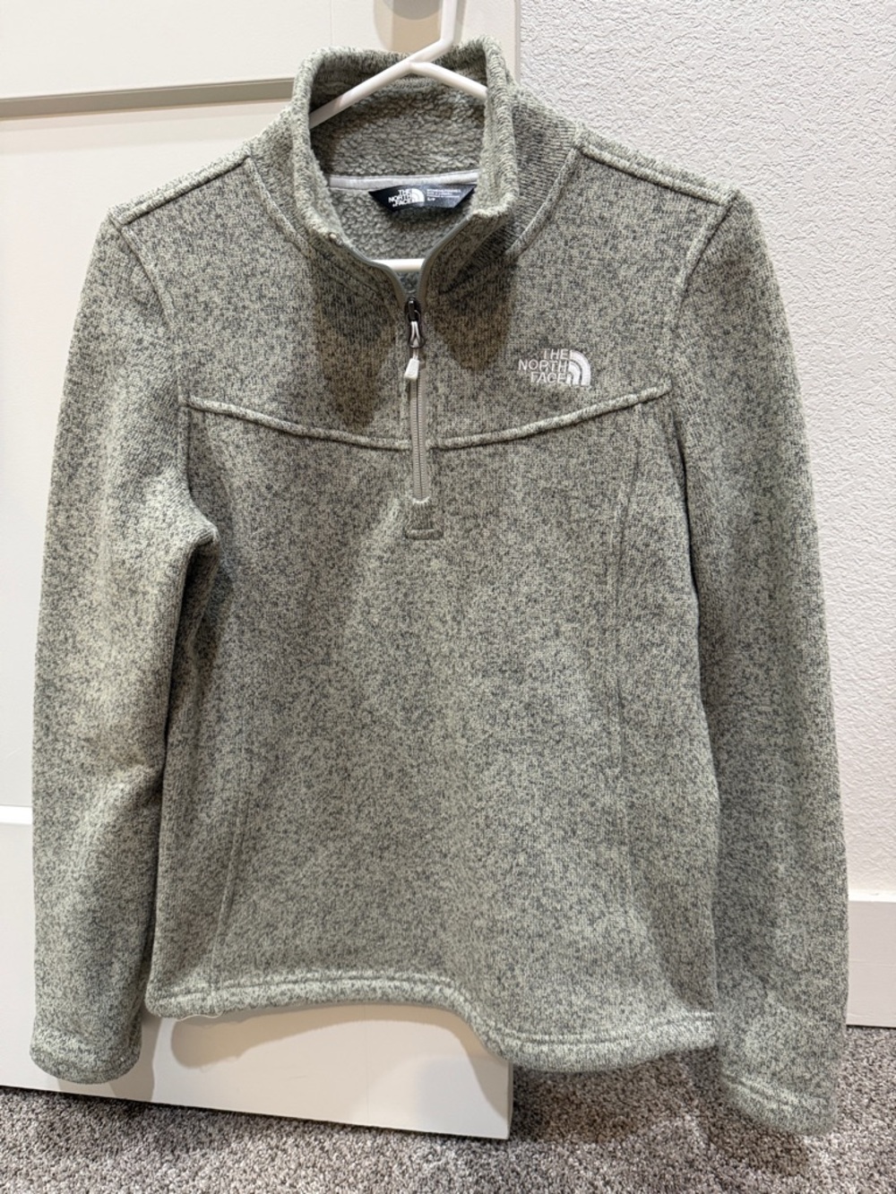 The North Face Womens Heather Light Gray Green  Quarter-Zip Pullover Small